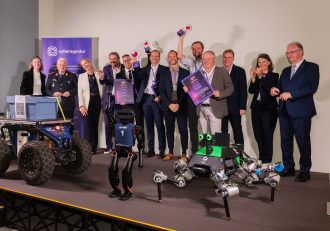 Ministerpräsident Dr. Reiner Haseloff gratulierte den Gewinnern des Ideenwettbewerbs HAL2025 in Halle (Saale).